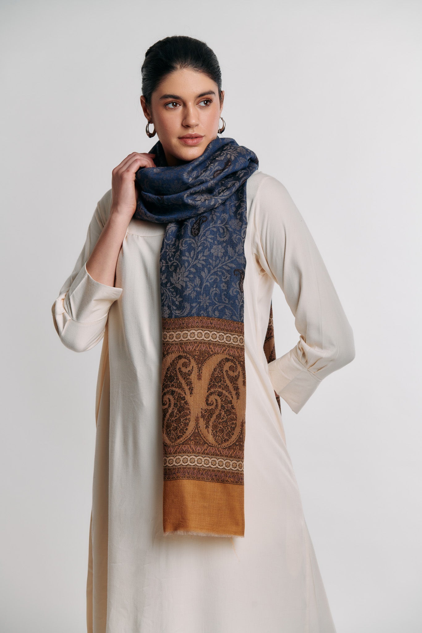 Self Design Border Stole